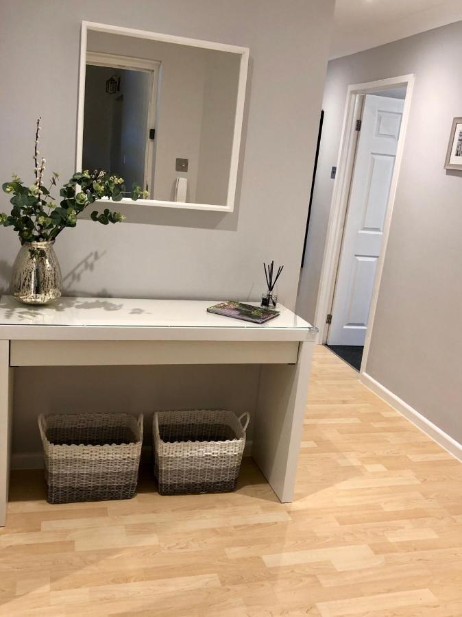 Ab - Top Floor 2 Bed Modern Town Centre Apartment With Parking For One Vehicle Stratford-upon-Avon Exterior photo