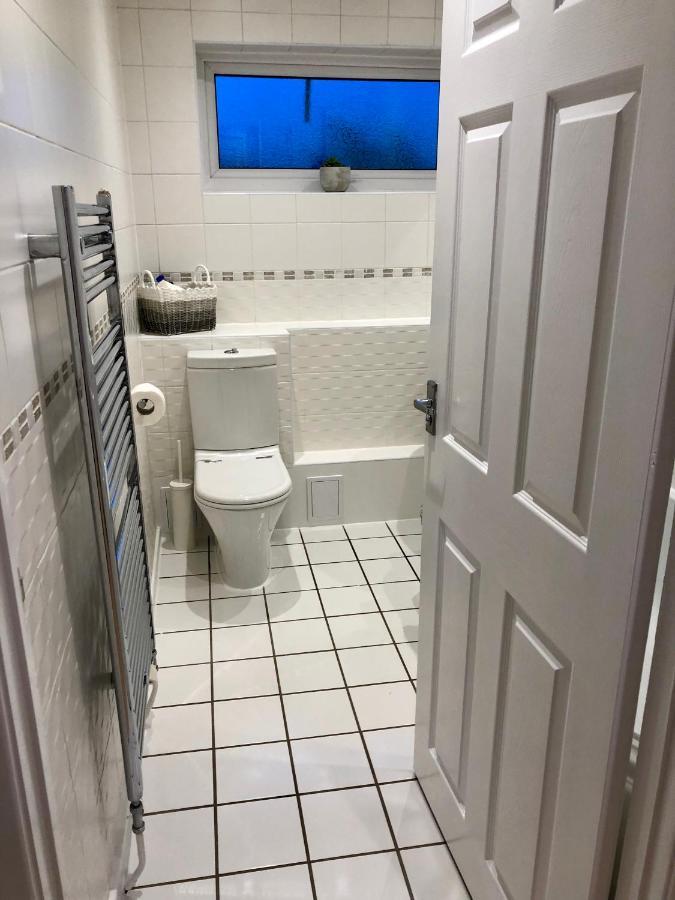 Ab - Top Floor 2 Bed Modern Town Centre Apartment With Parking For One Vehicle Stratford-upon-Avon Exterior photo